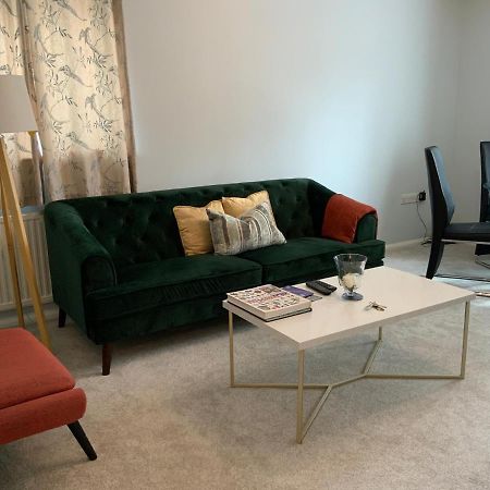 2 Bedroom Apartment Near Southfields Londen Buitenkant foto