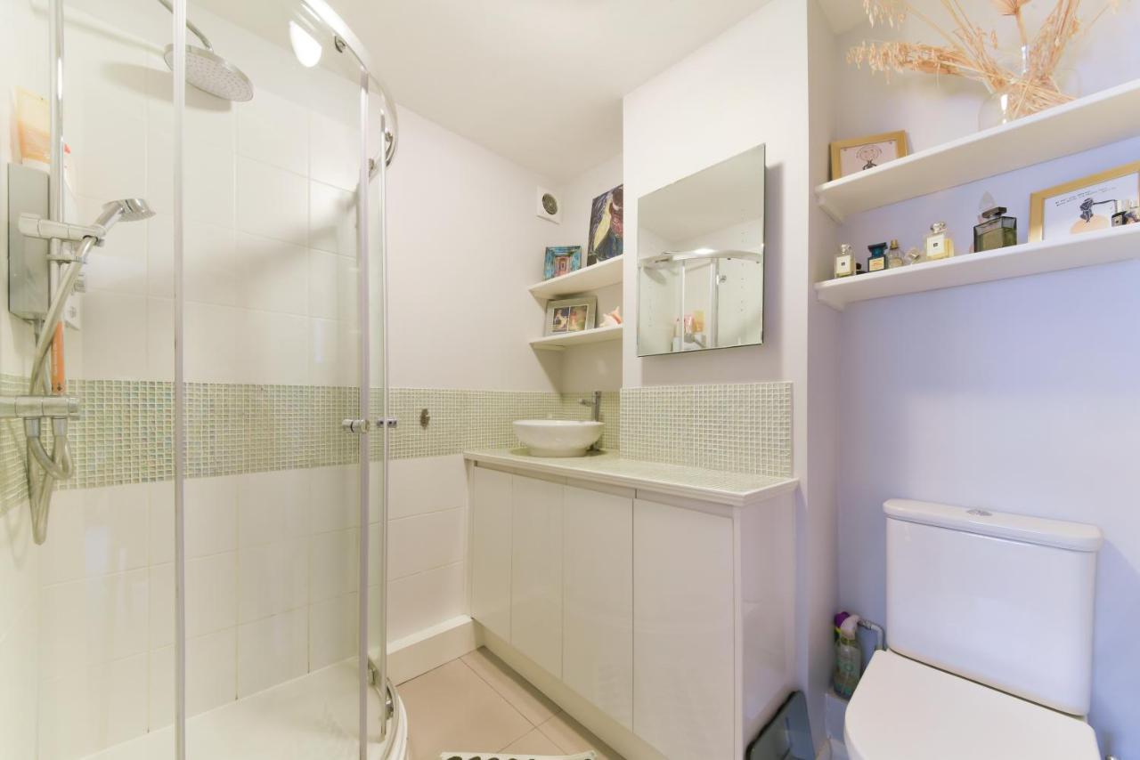 2 Bedroom Apartment Near Southfields Londen Buitenkant foto