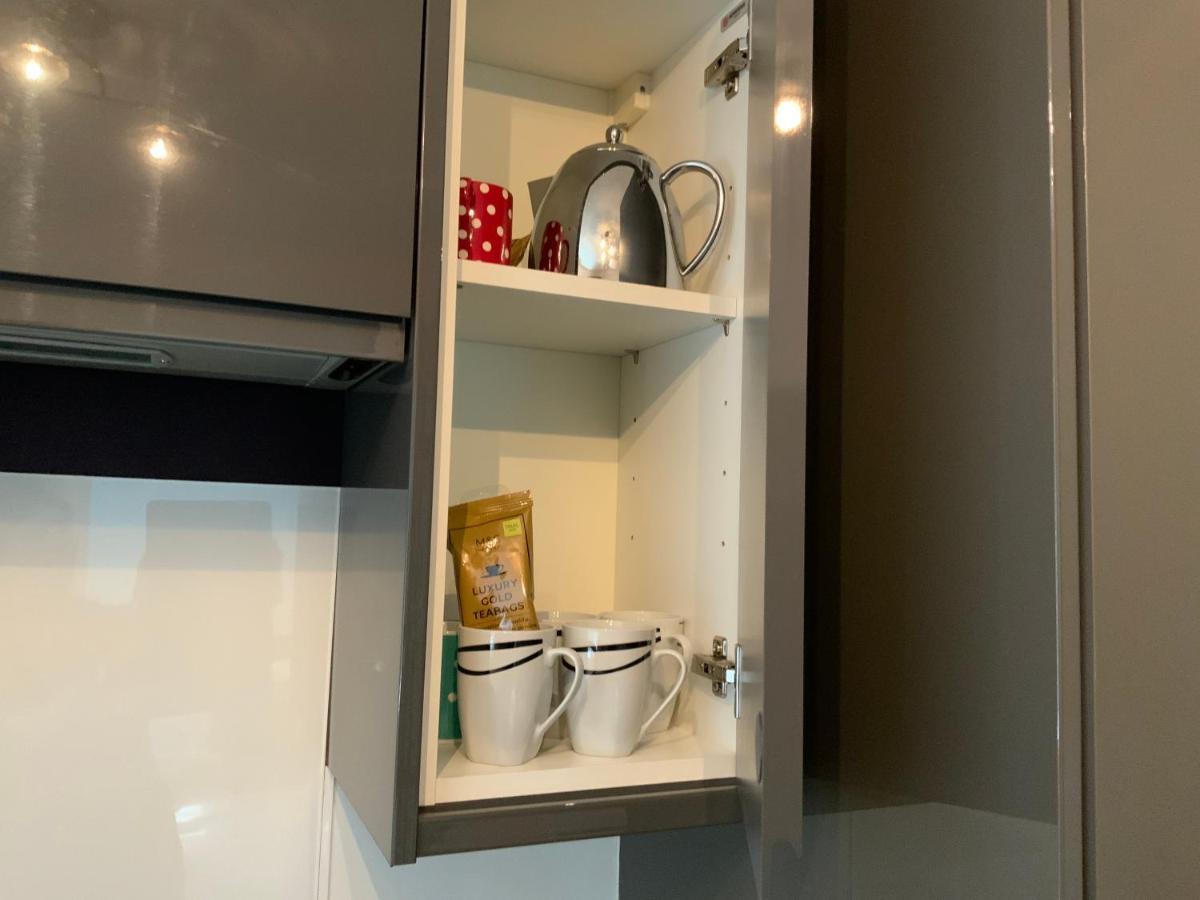 2 Bedroom Apartment Near Southfields Londen Buitenkant foto
