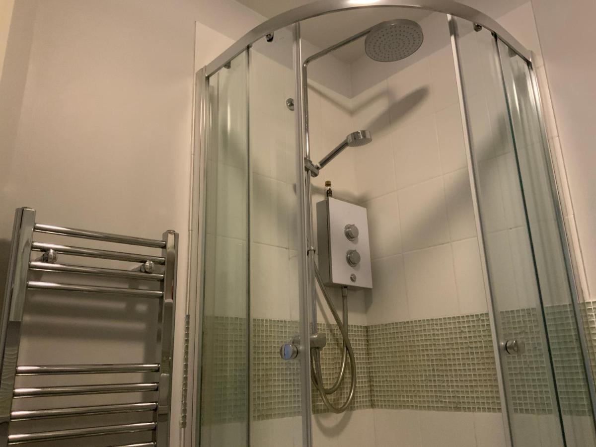 2 Bedroom Apartment Near Southfields Londen Buitenkant foto