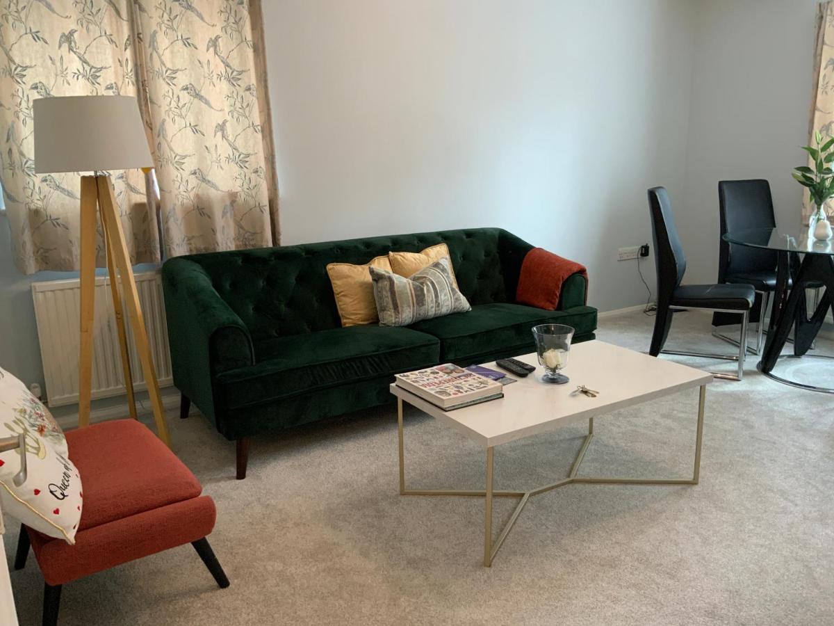 2 Bedroom Apartment Near Southfields Londen Buitenkant foto