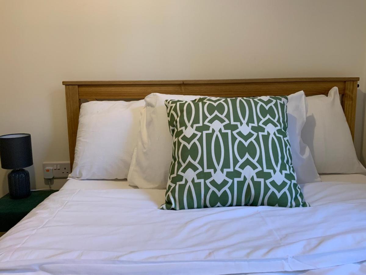 2 Bedroom Apartment Near Southfields Londen Buitenkant foto