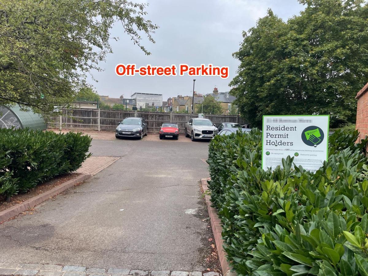 2 Bedroom Apartment Near Southfields Londen Buitenkant foto