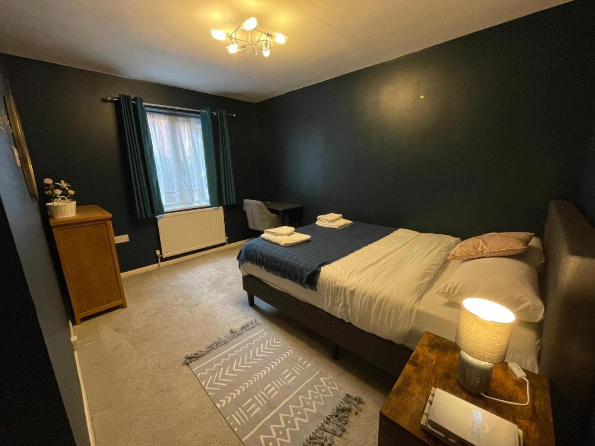 2 Bedroom Apartment Near Southfields Londen Buitenkant foto