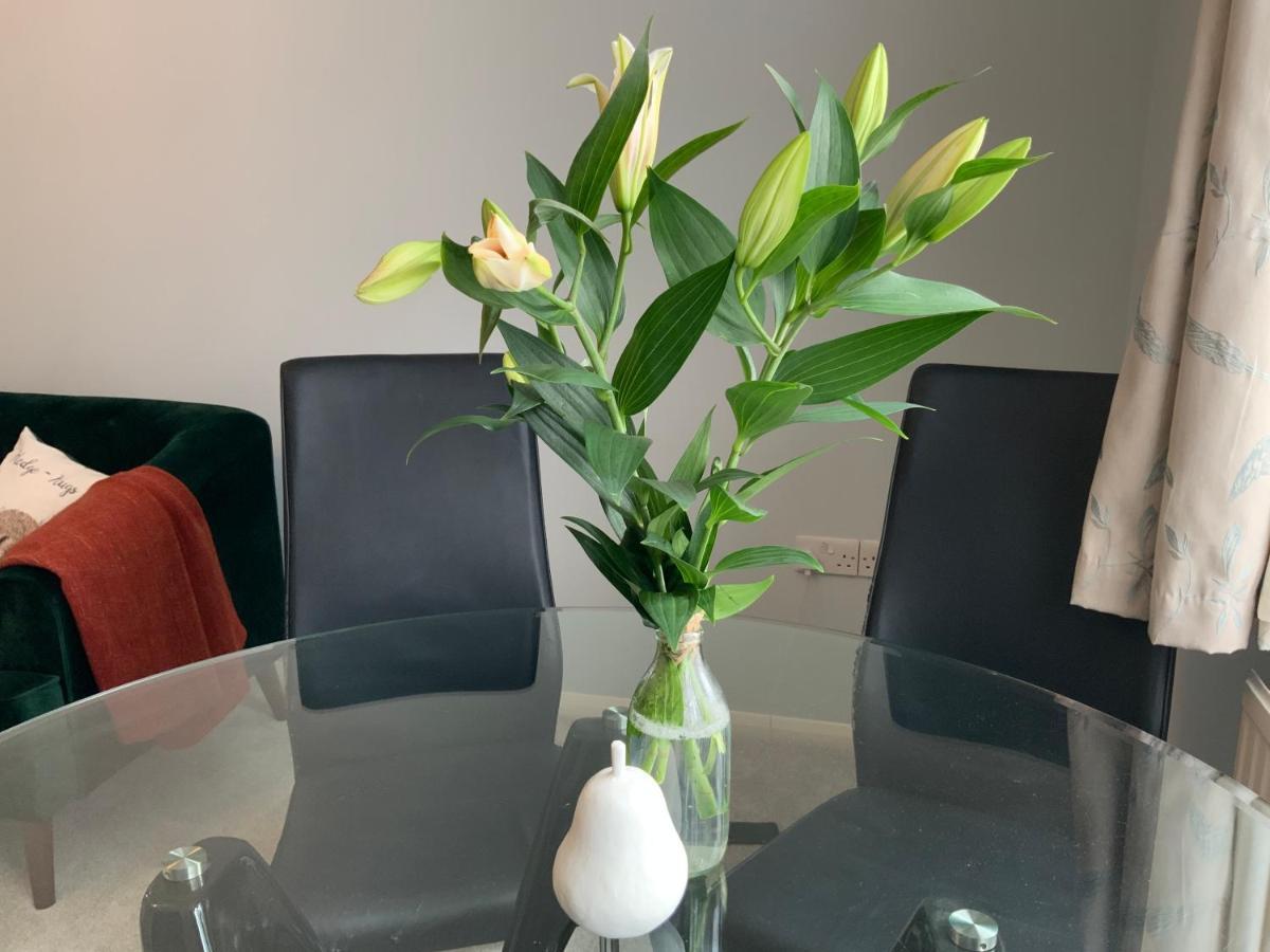 2 Bedroom Apartment Near Southfields Londen Buitenkant foto