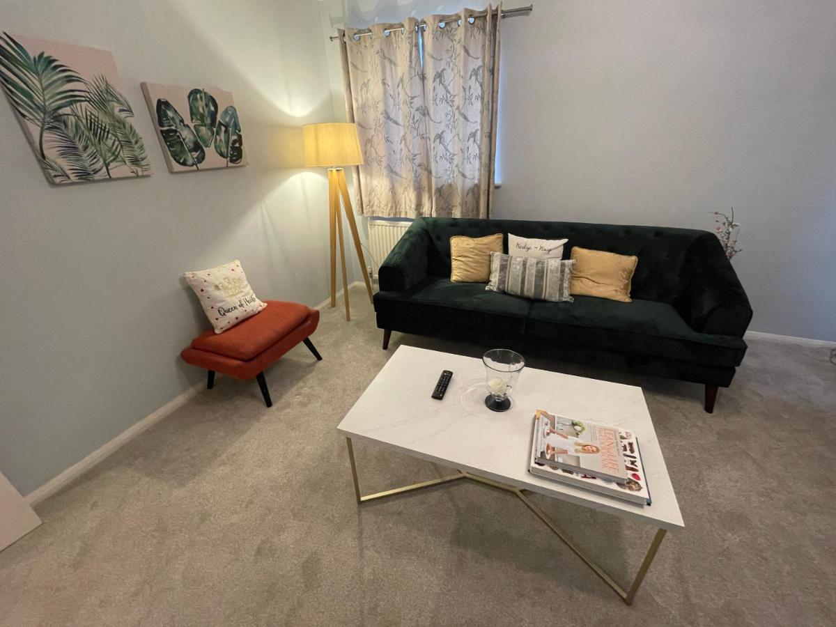 2 Bedroom Apartment Near Southfields Londen Buitenkant foto