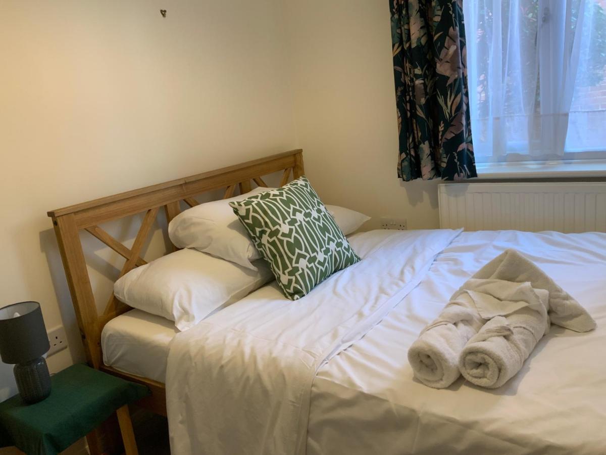 2 Bedroom Apartment Near Southfields Londen Buitenkant foto