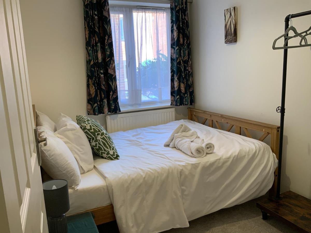 2 Bedroom Apartment Near Southfields Londen Buitenkant foto