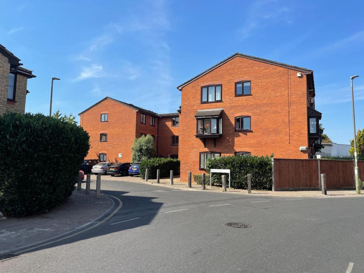 2 Bedroom Apartment Near Southfields Londen Buitenkant foto