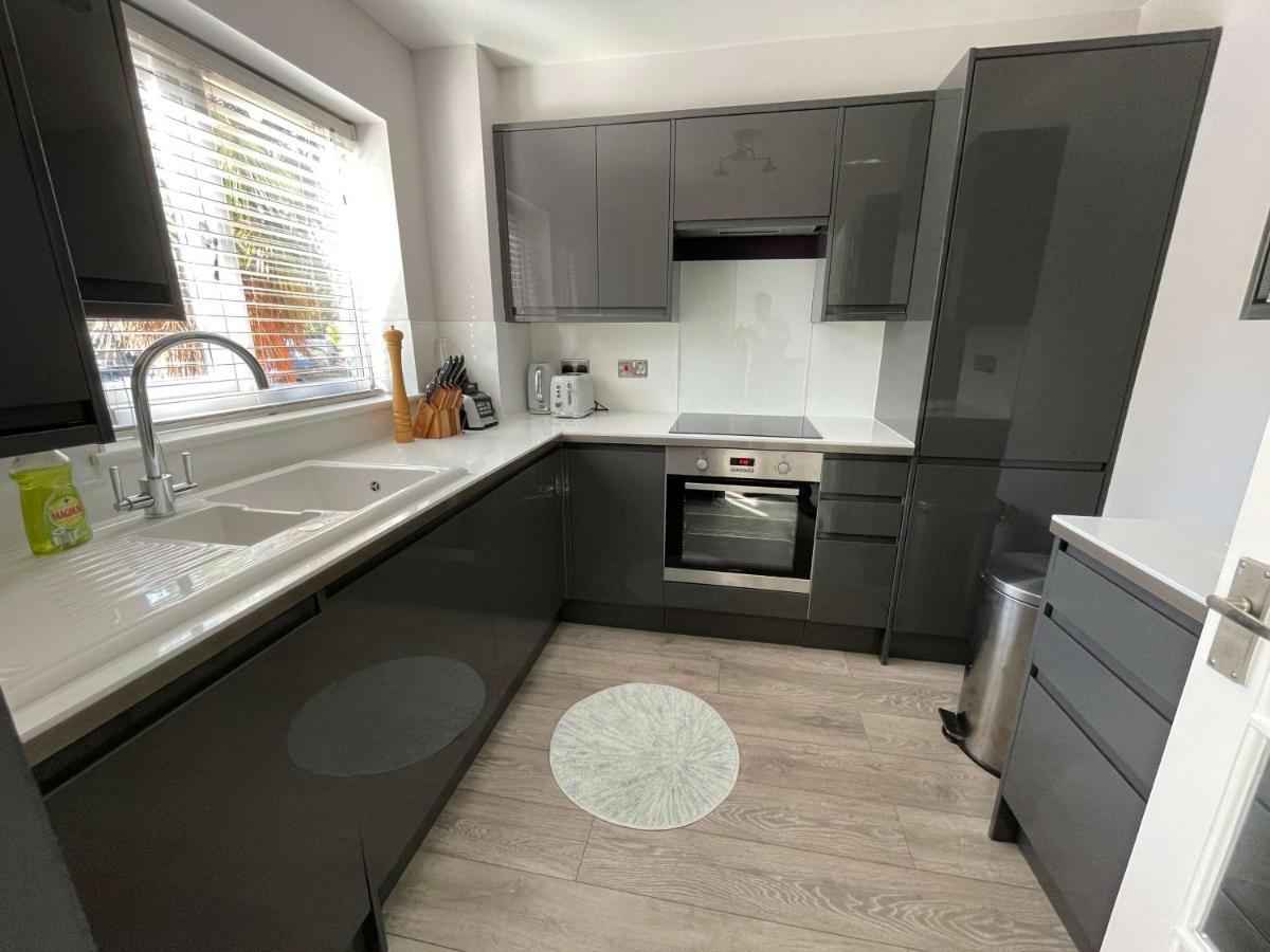 2 Bedroom Apartment Near Southfields Londen Buitenkant foto